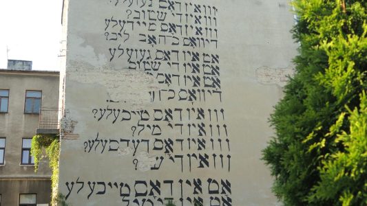Mural w języku jidysz na ul. Jasnej