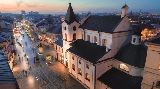 Kościół pw. Świętego Ducha i widok na Krakowskie Przedmieście, z góry