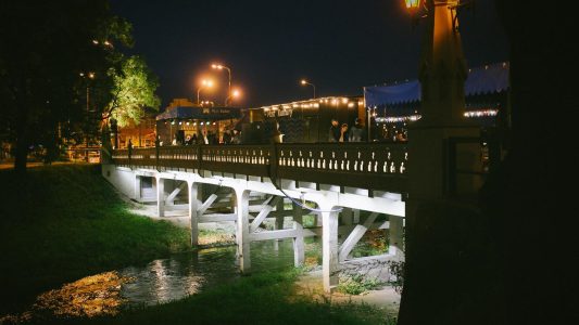 Most Kultury nocą